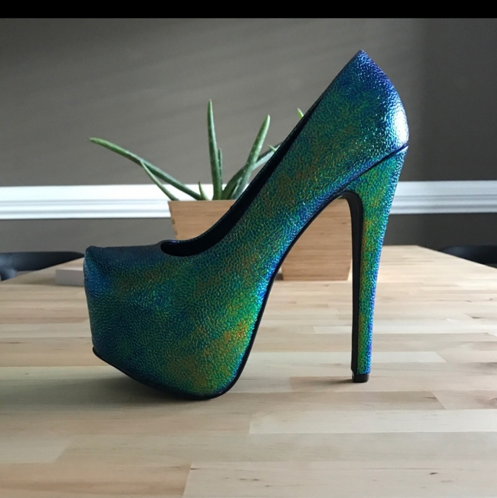 Awesome duochrome platform heels size 9 mermaid